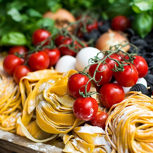An image of pasta and fresh veggies.
